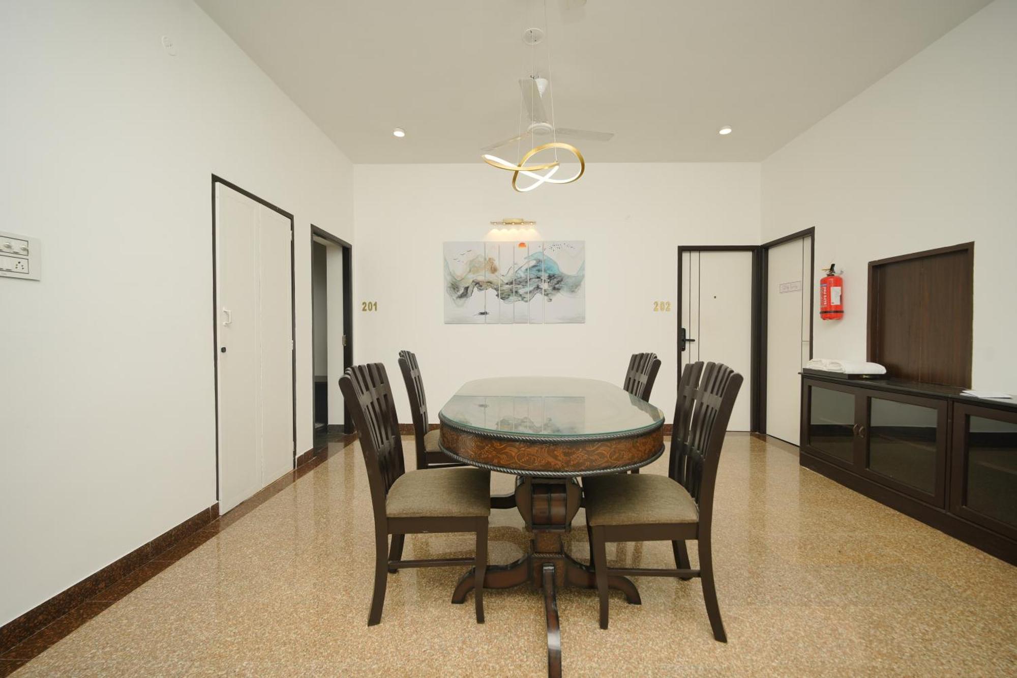 Bay Breeze Suites Chennai Ngoại thất bức ảnh