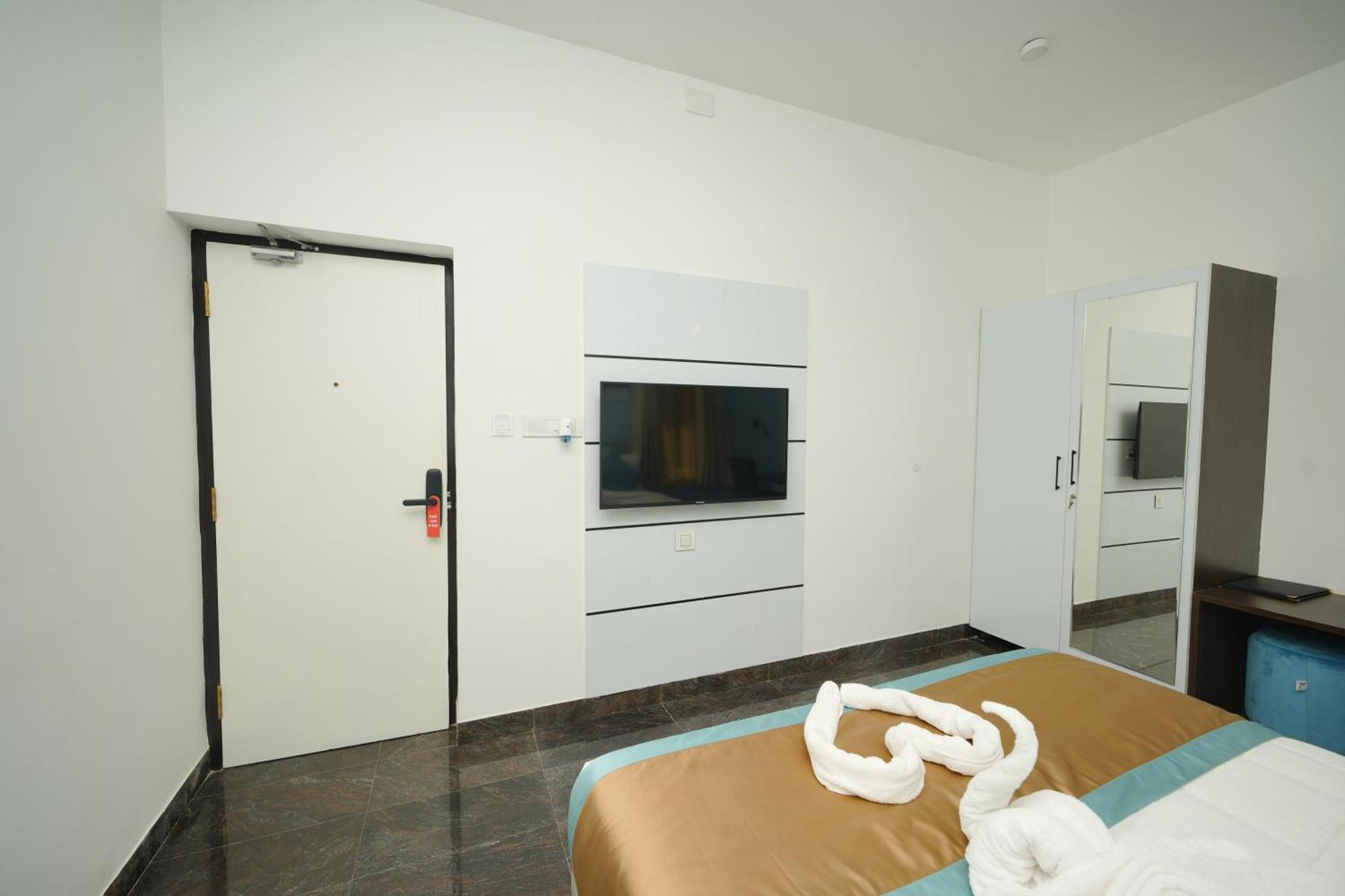 Bay Breeze Suites Chennai Ngoại thất bức ảnh