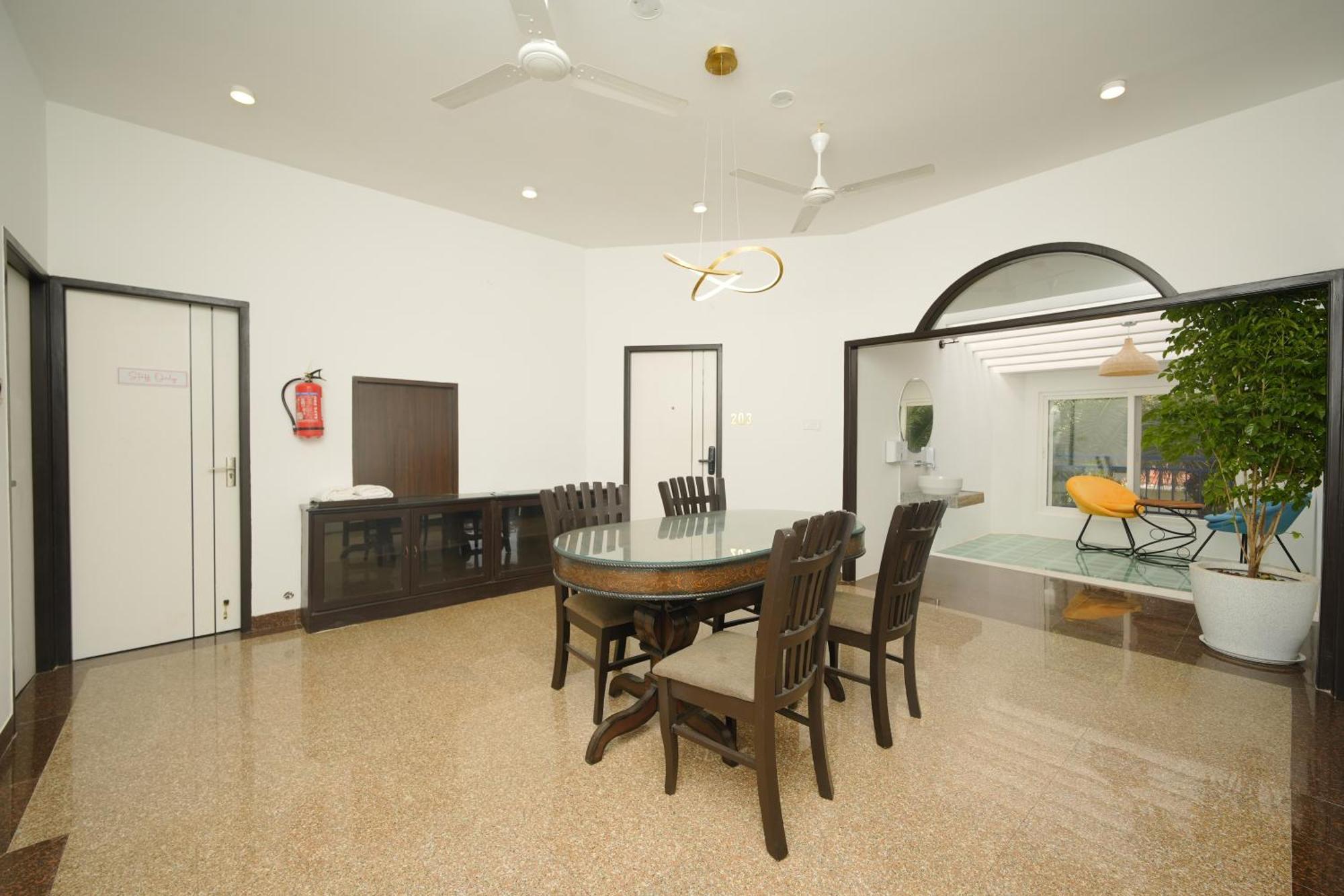 Bay Breeze Suites Chennai Ngoại thất bức ảnh