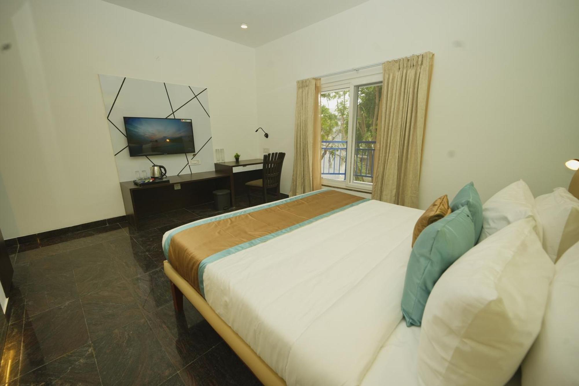 Bay Breeze Suites Chennai Ngoại thất bức ảnh